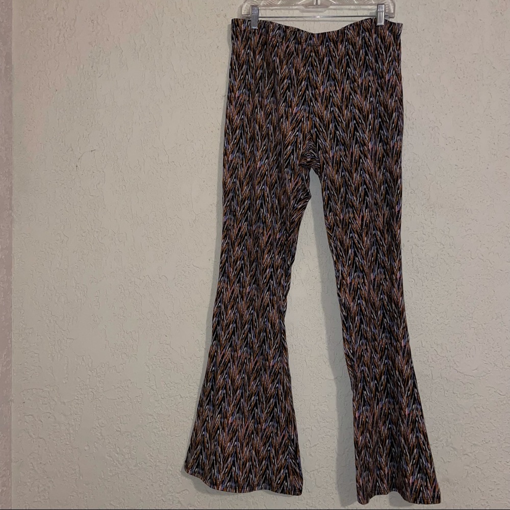 Stretch bell bottom target pants
